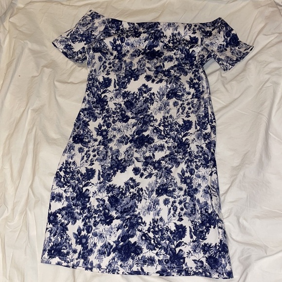 NEW Blue and white flower patterned stretchy mid length dress - Picture 6 of 7